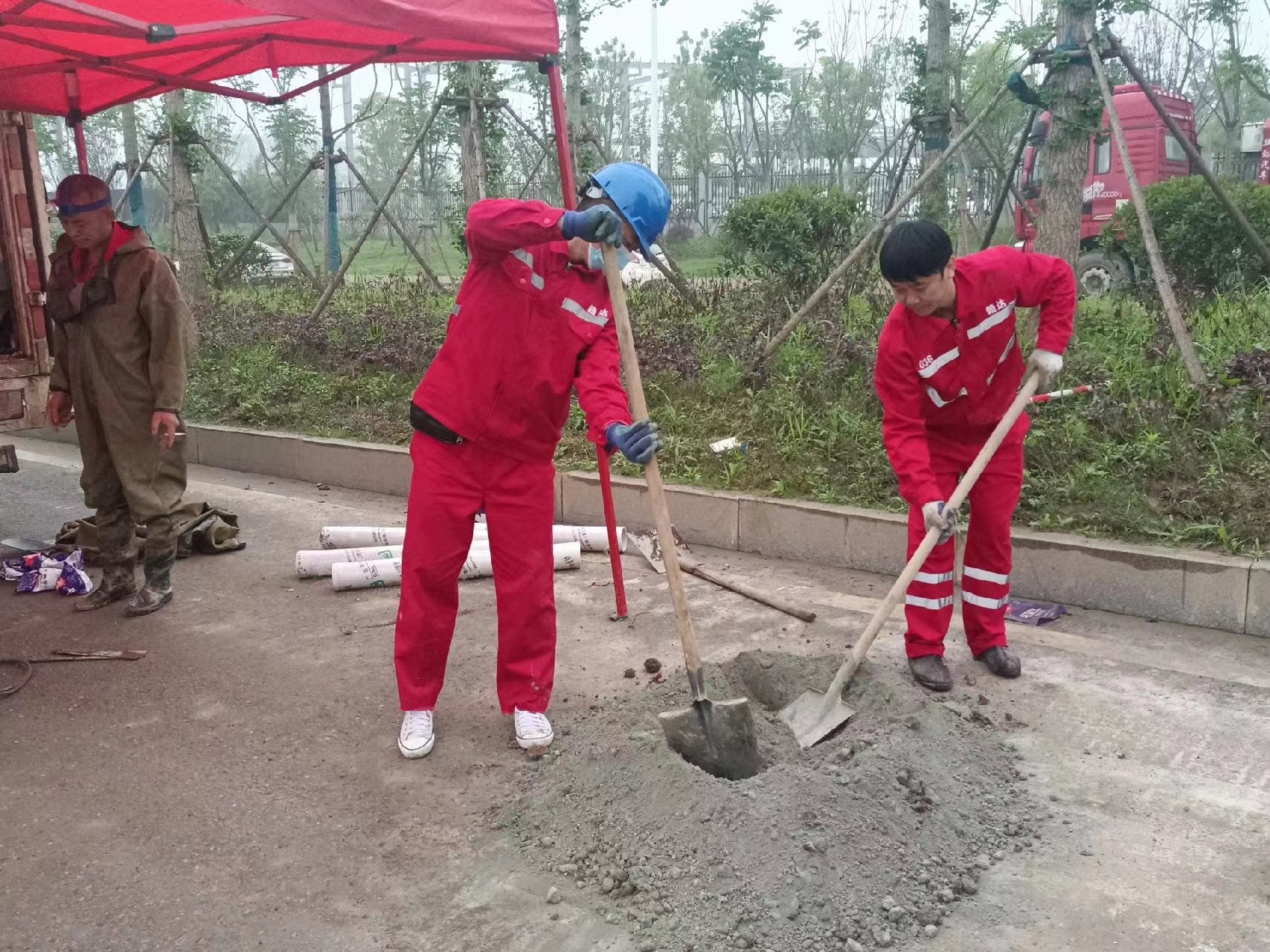 定海管道疏通哪家好】及时进行市政管道清淤